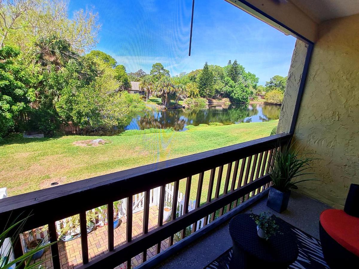 Shiny Oasis With View Apartment