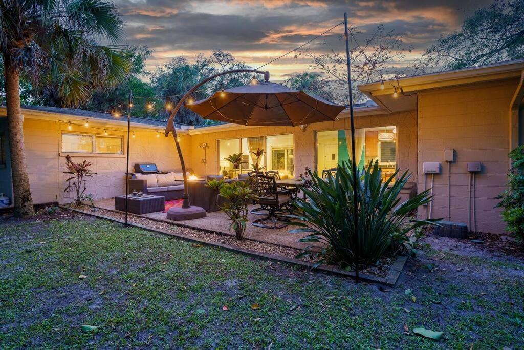 Beautiful Glam Mid-century 1 Block From Bay With Firepit Holiday home *