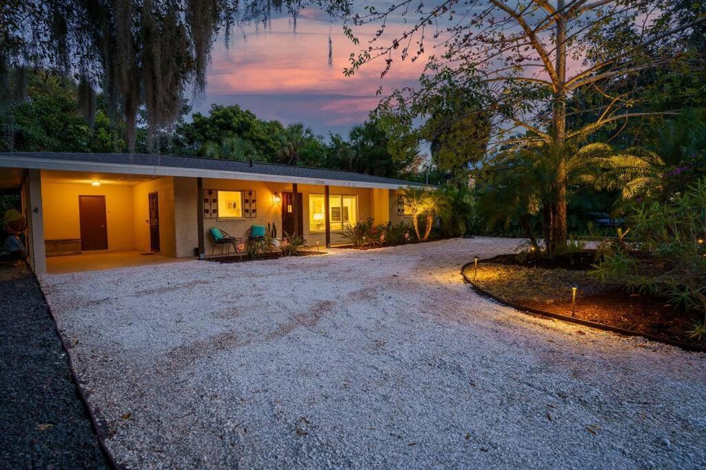 Beautiful Glam Mid-century 1 Block From Bay With Firepit