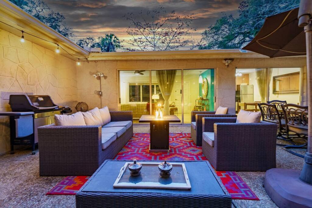 Beautiful Glam Mid-century 1 Block From Bay With Firepit Holiday home Sarasota