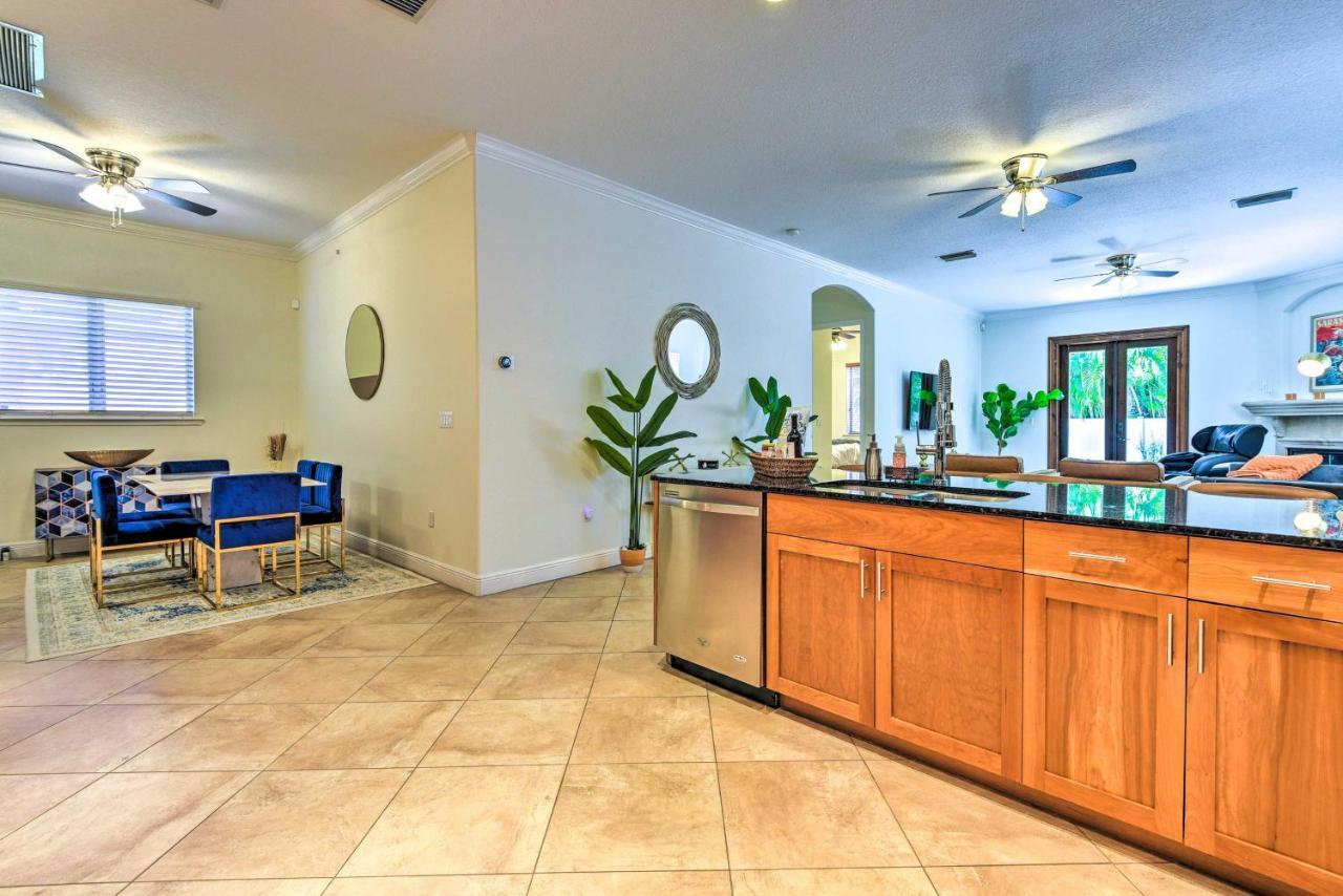Holiday home Sunny Abode With Yard About 1 Mi To Dtwn! Sarasota