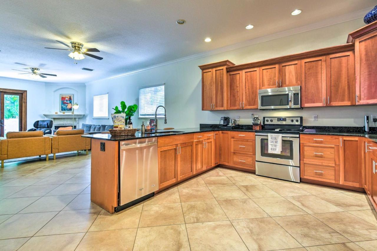 Holiday home Sunny Abode With Yard About 1 Mi To Dtwn!