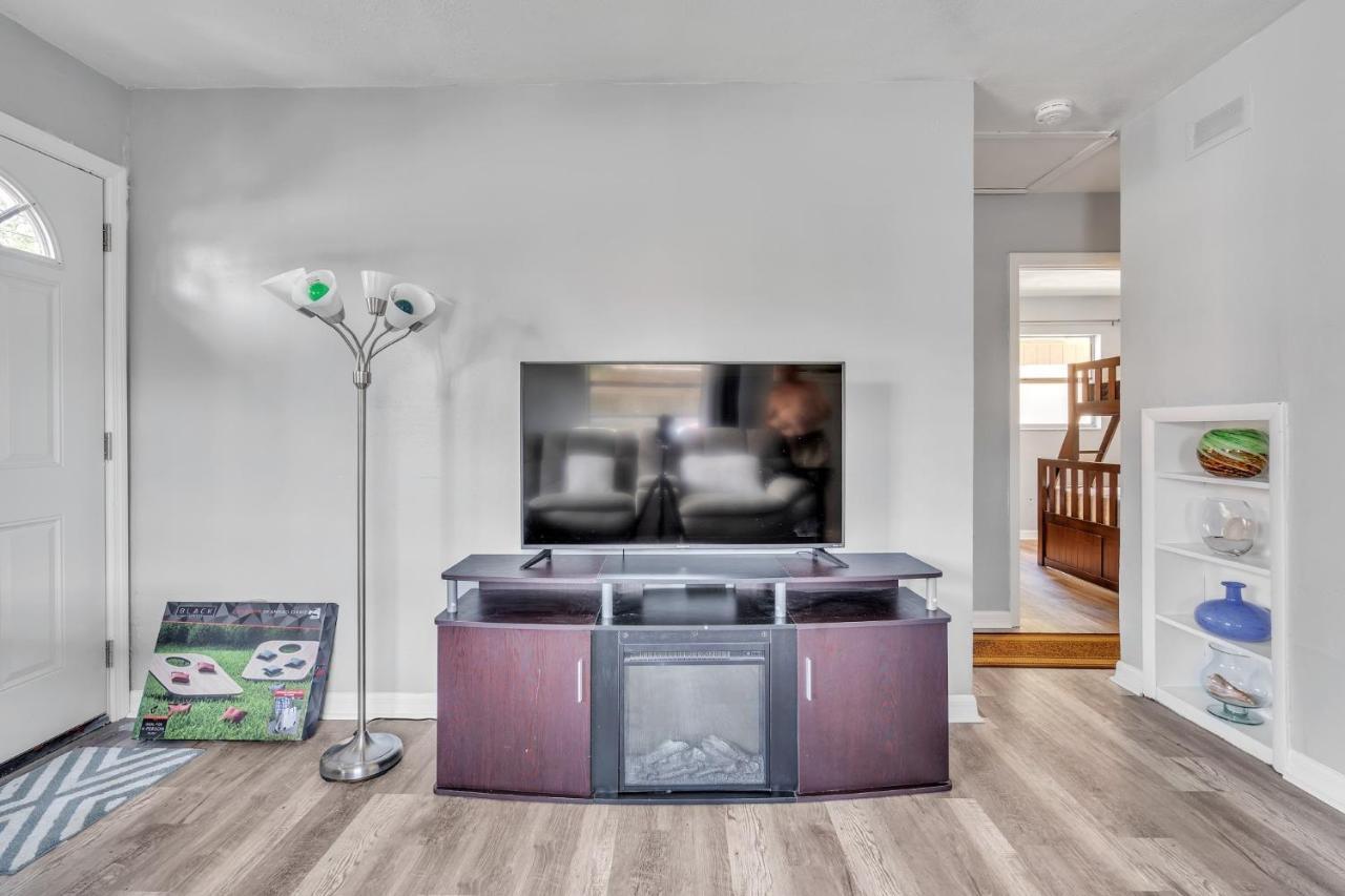 Downtown Single Family Modern Close To Beaches And Dining Holiday home