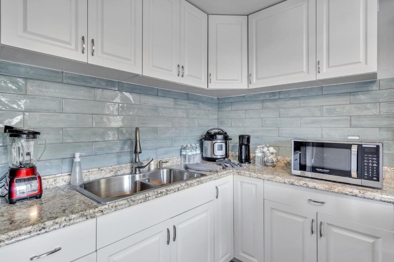 Downtown Single Family Modern Close To Beaches And Dining