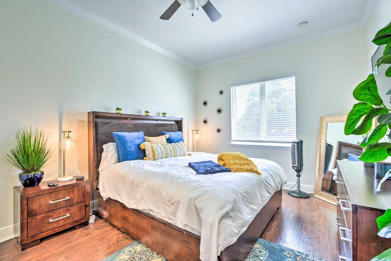 Holiday home Sunny Abode With Yard About 1 Mi To Dtwn! *