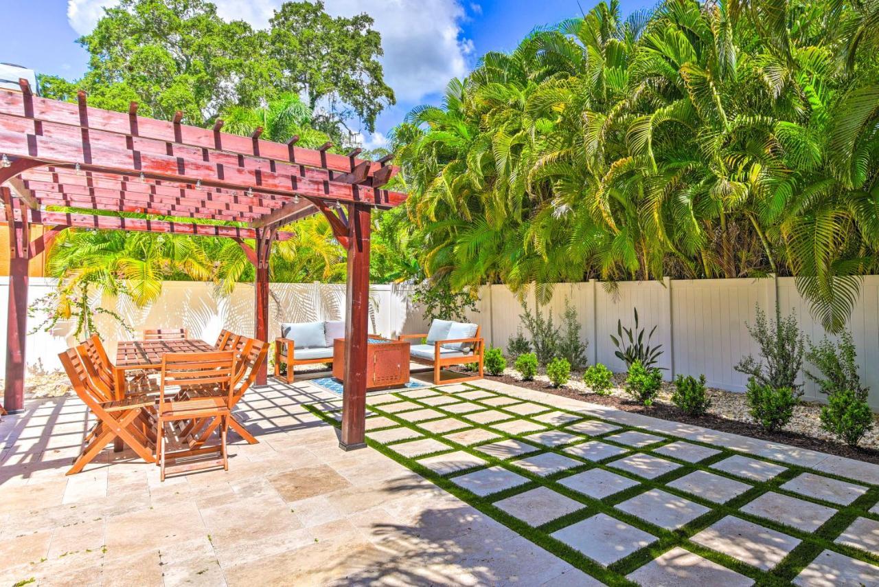 Sunny Abode With Yard About 1 Mi To Dtwn!