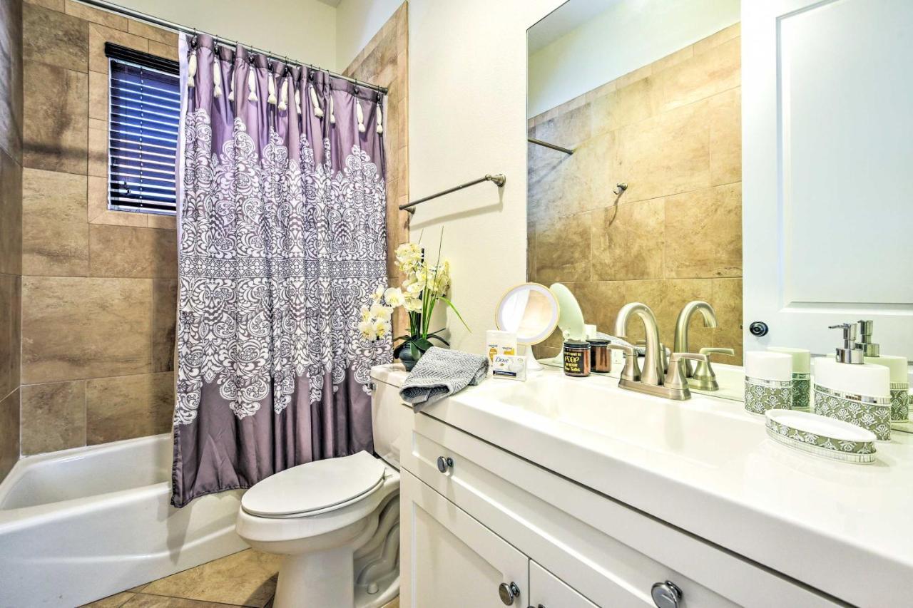 Sunny Abode With Yard About 1 Mi To Dtwn!