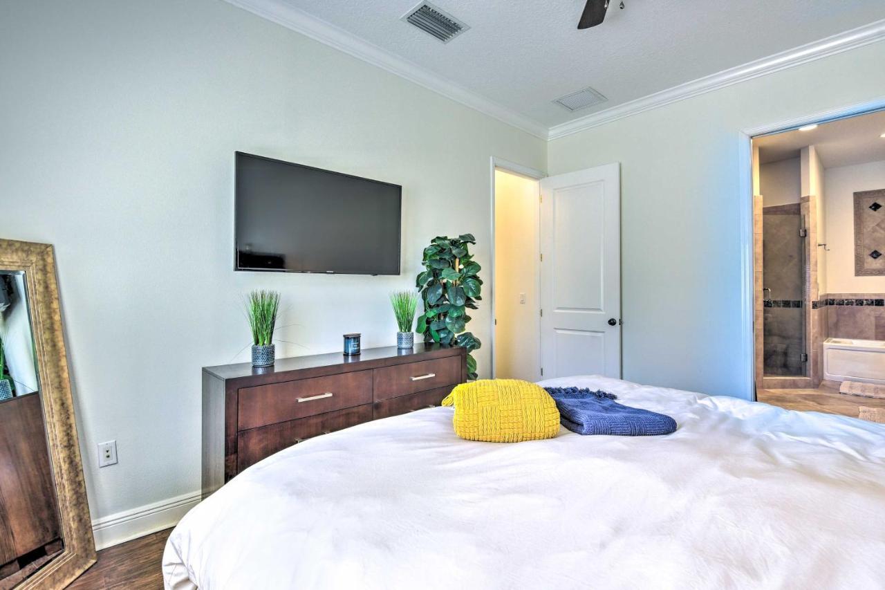Holiday home Sunny Abode With Yard About 1 Mi To Dtwn! *