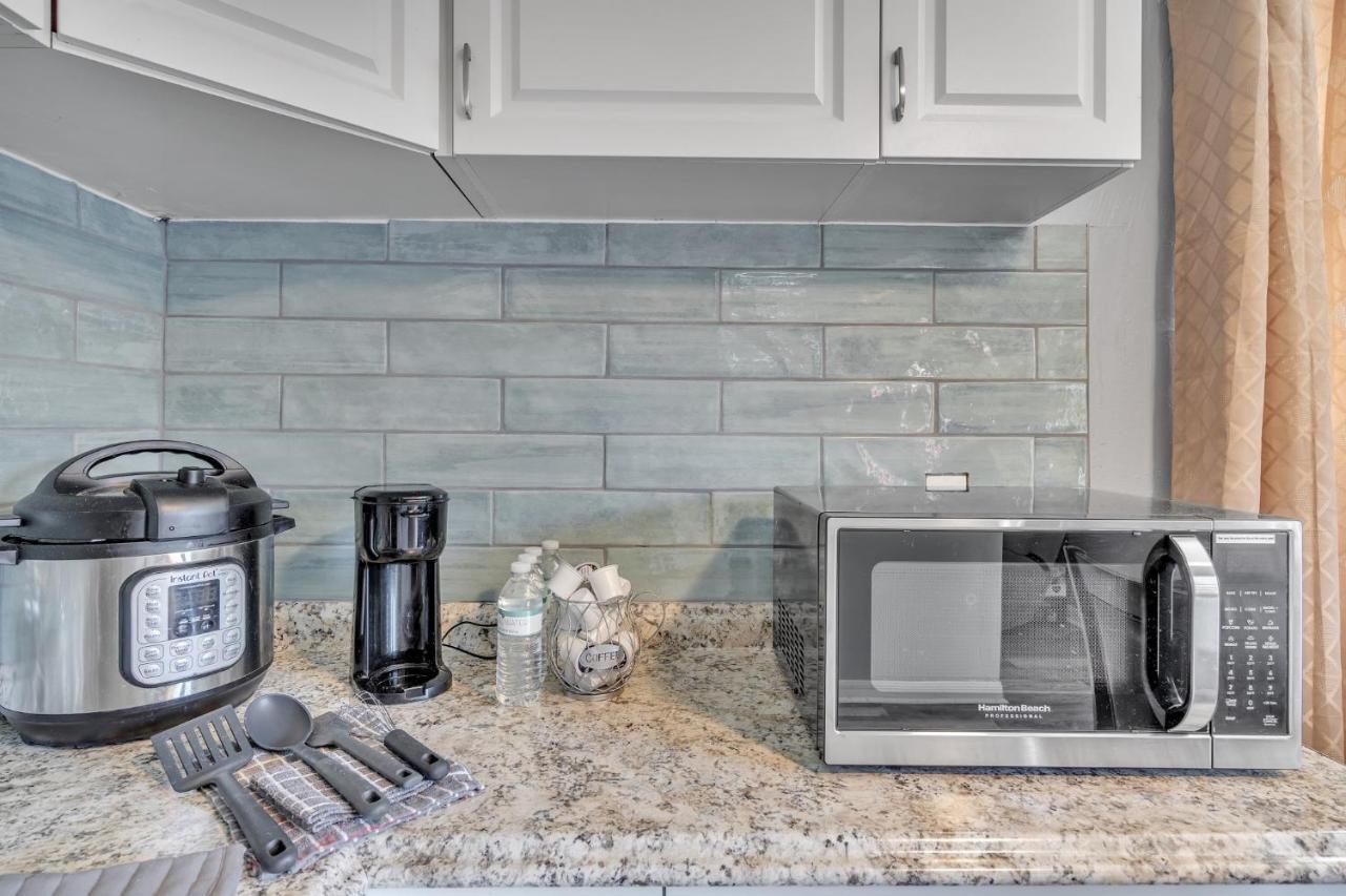 Downtown Single Family Modern Close To Beaches And Dining Holiday home