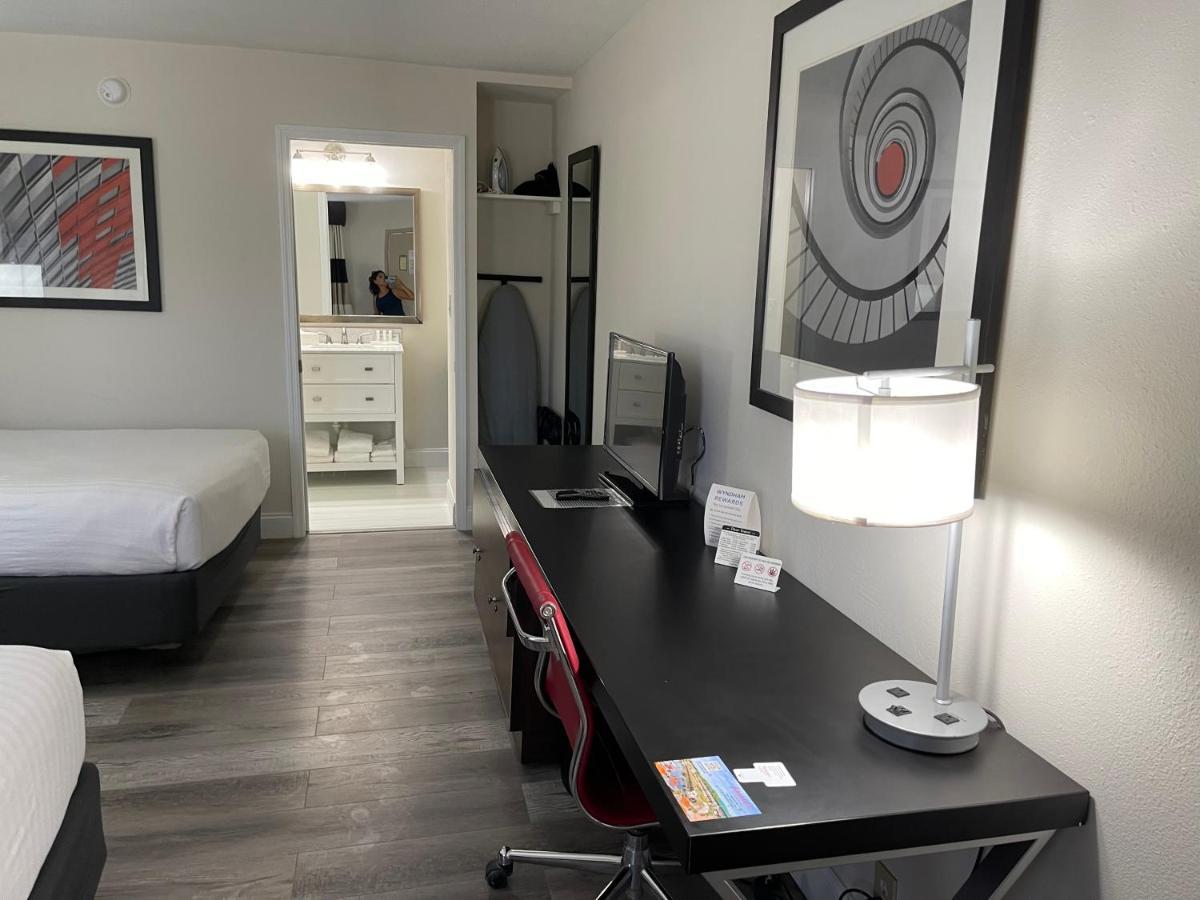 Remodeled, Huge Pool, Tiki Bar & Grill, Quiet Aparthotel