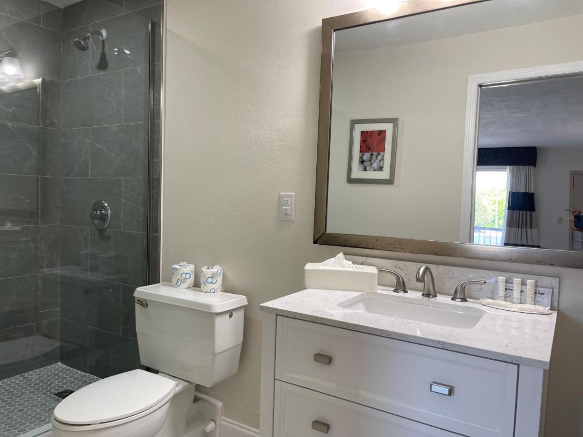 Aparthotel Remodeled, Huge Pool, Tiki Bar & Grill, Quiet Sarasota