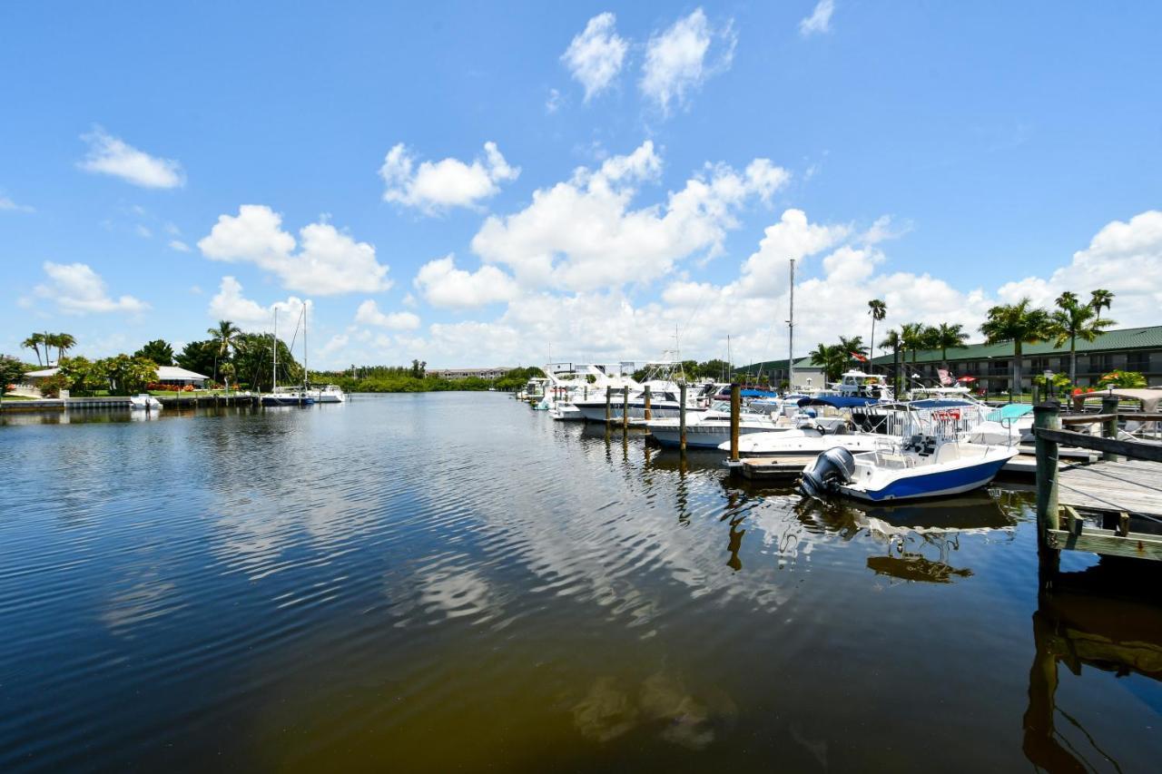 Remodeled, Huge Pool, Tiki Bar & Grill, Quiet