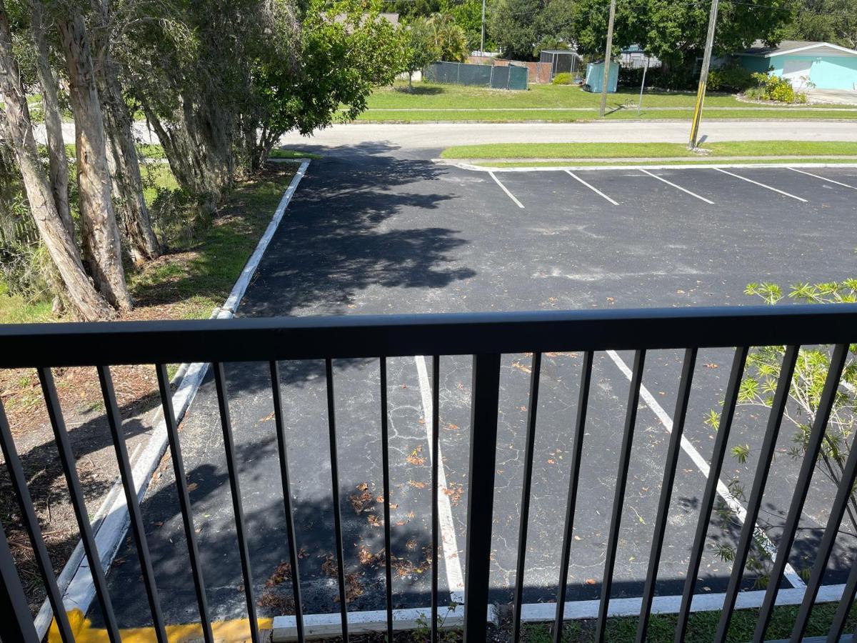 Remodeled, Huge Pool, Tiki Bar & Grill, Quiet *