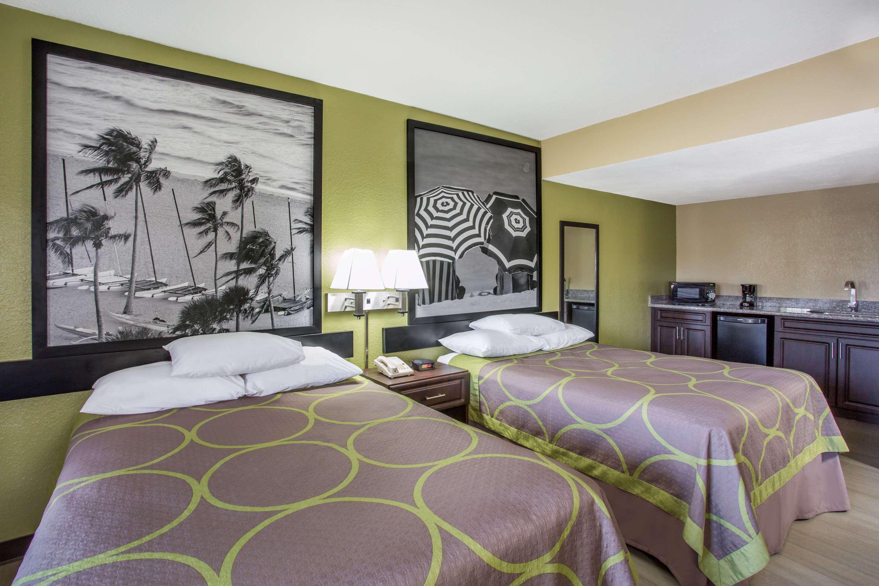 Motel Super 8 By Wyndham Sarasota Near Siesta Key Sarasota
