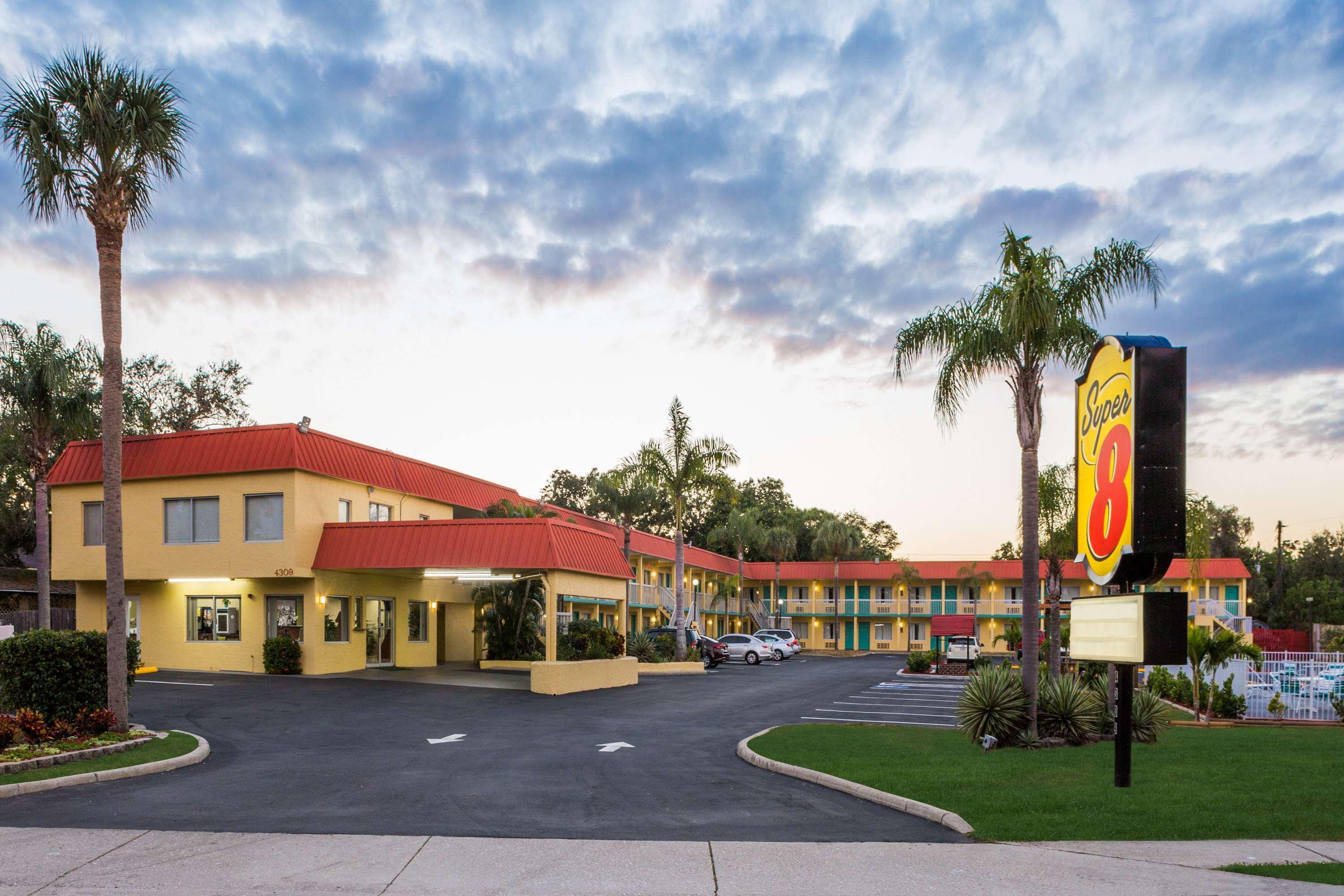 Motel Super 8 By Wyndham Sarasota Near Siesta Key