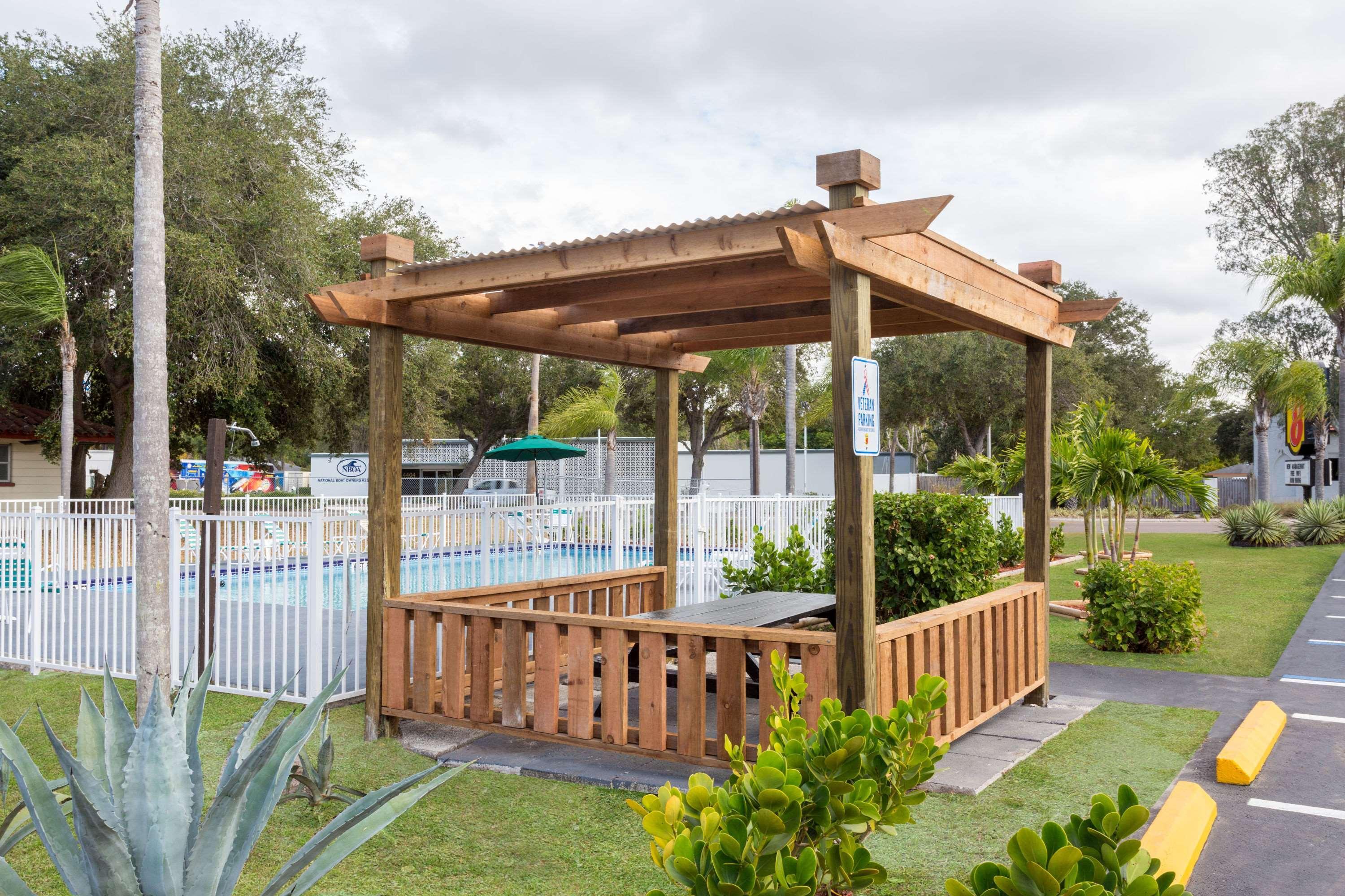 Super 8 By Wyndham Sarasota Near Siesta Key