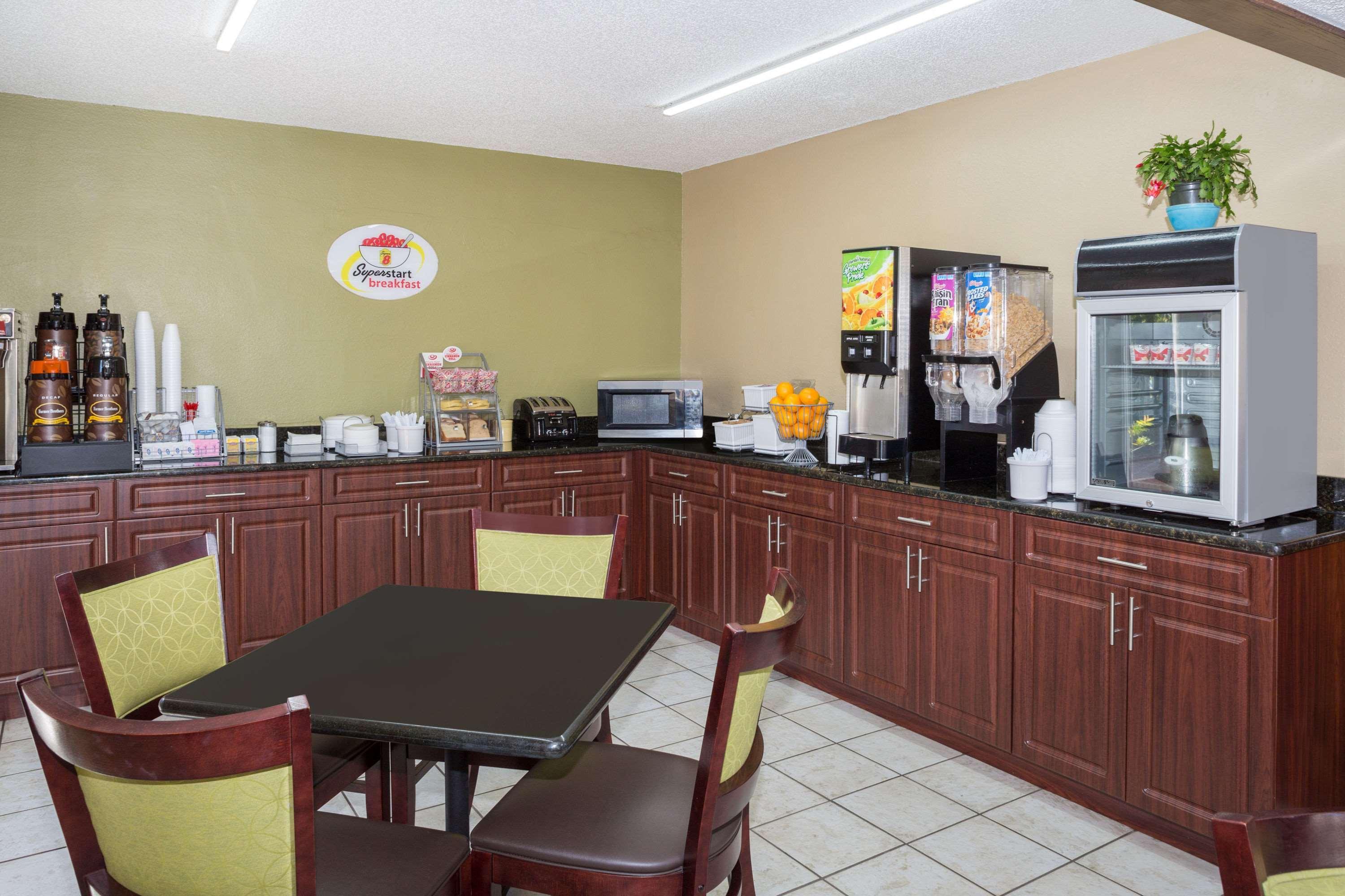 Motel Super 8 By Wyndham Sarasota Near Siesta Key 2*