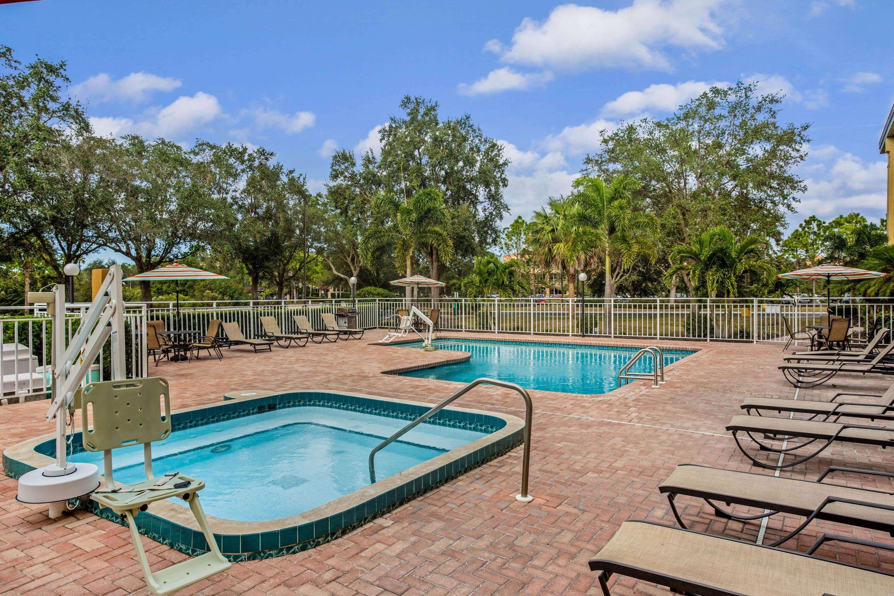 Hotel Comfort & Sarasota I75