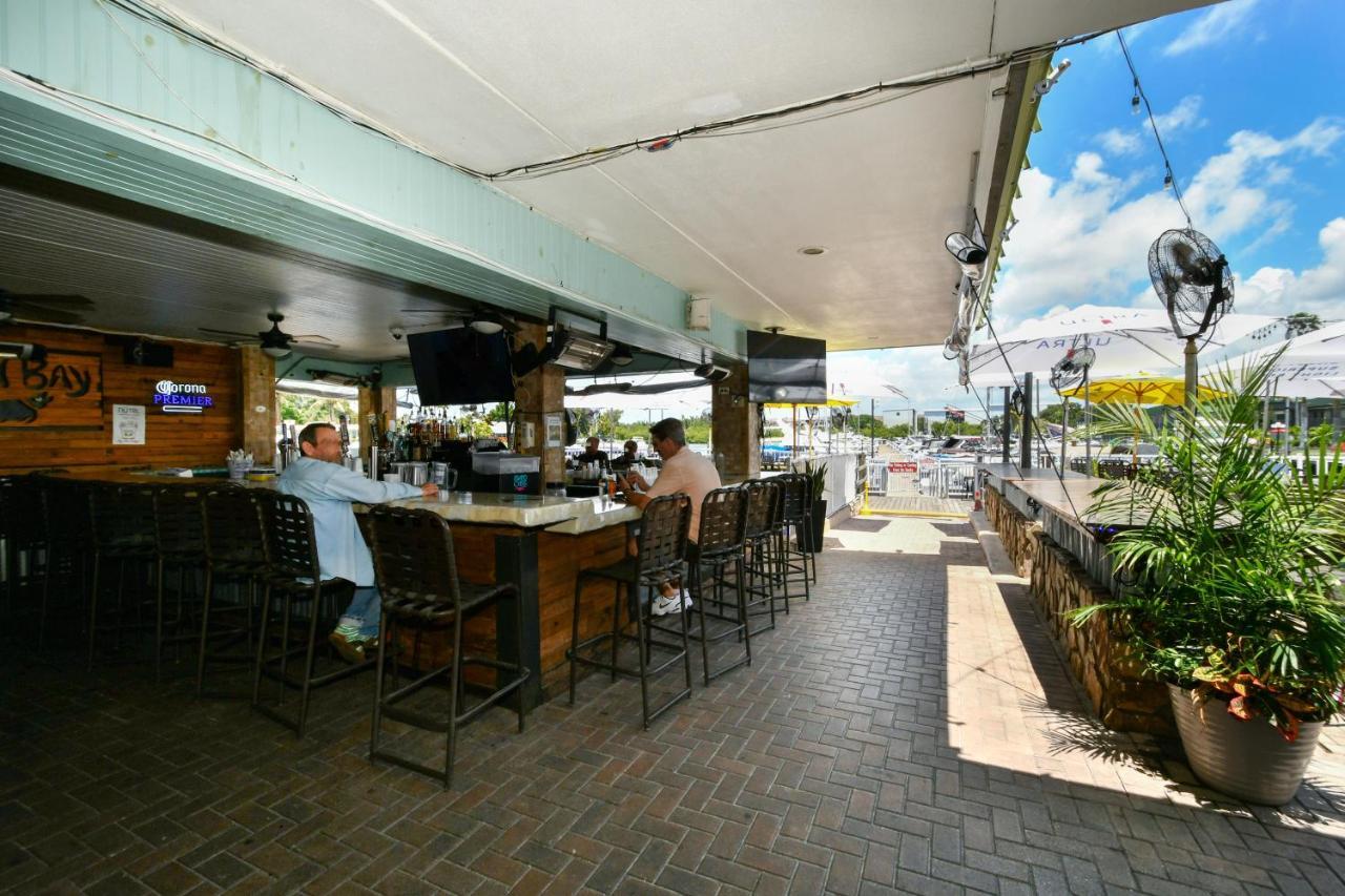 Remodeled, Huge Pool, Tiki Bar & Grill, Quiet Aparthotel *