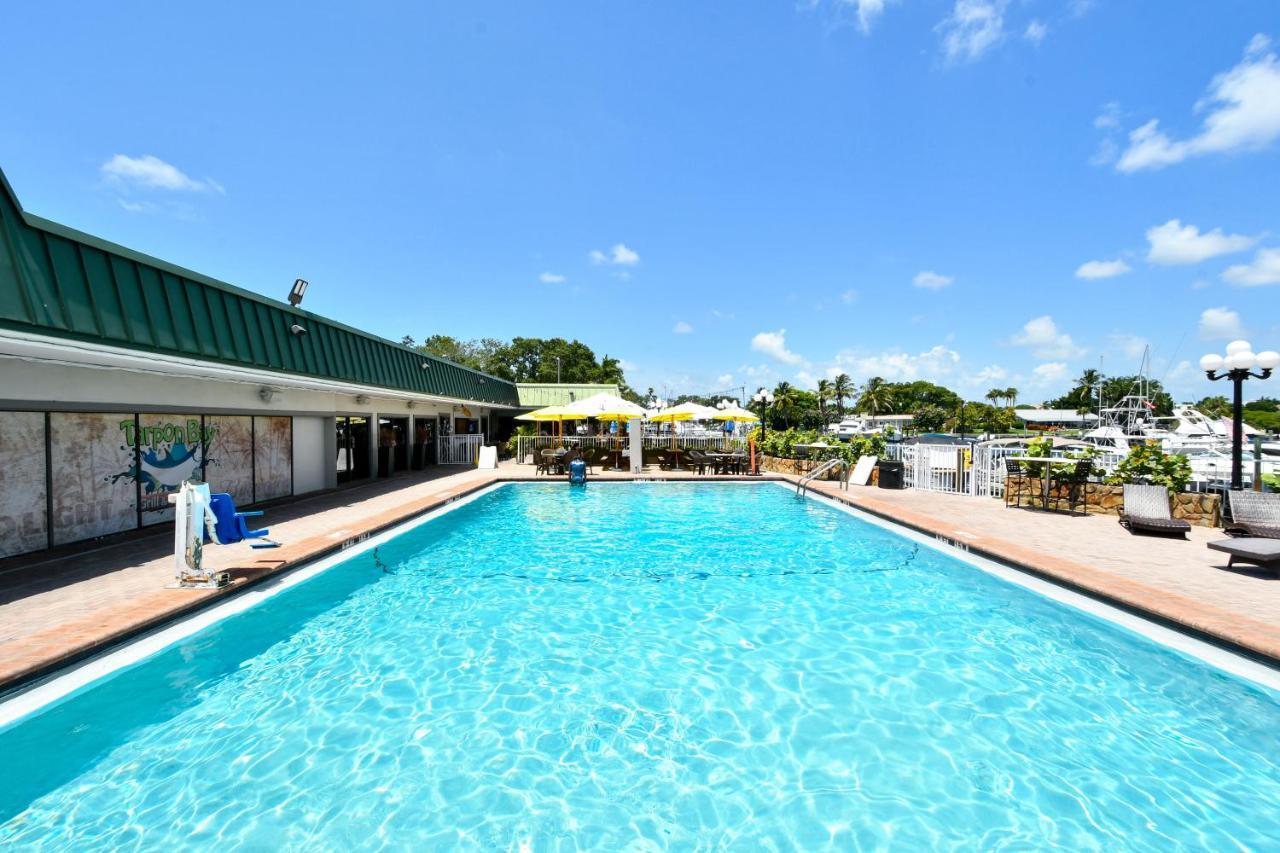 Aparthotel Remodeled, Huge Pool, Tiki Bar & Grill, Quiet *