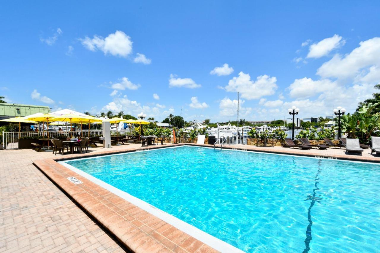 Remodeled, Huge Pool, Tiki Bar & Grill, Quiet Aparthotel *