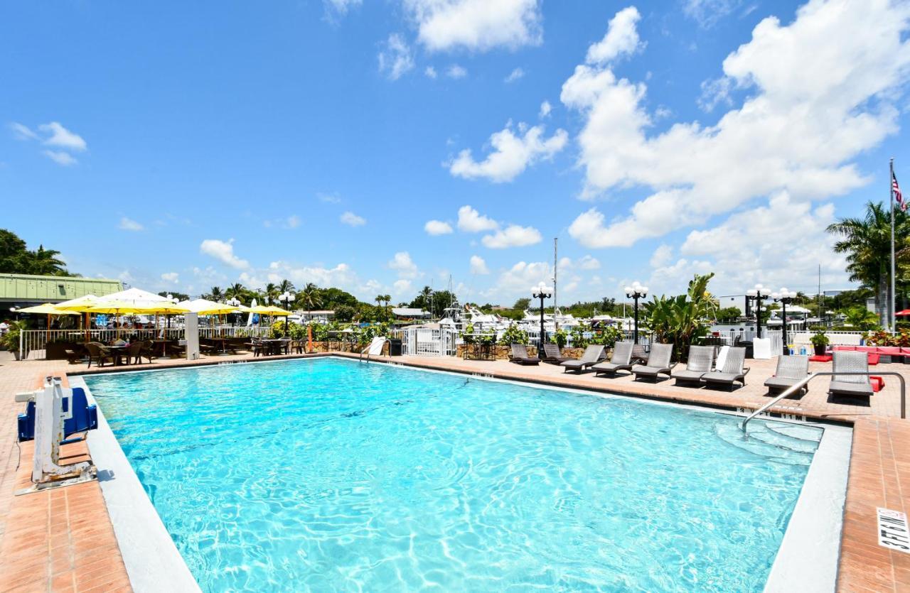 Remodeled, Huge Pool, Tiki Bar & Grill, Quiet