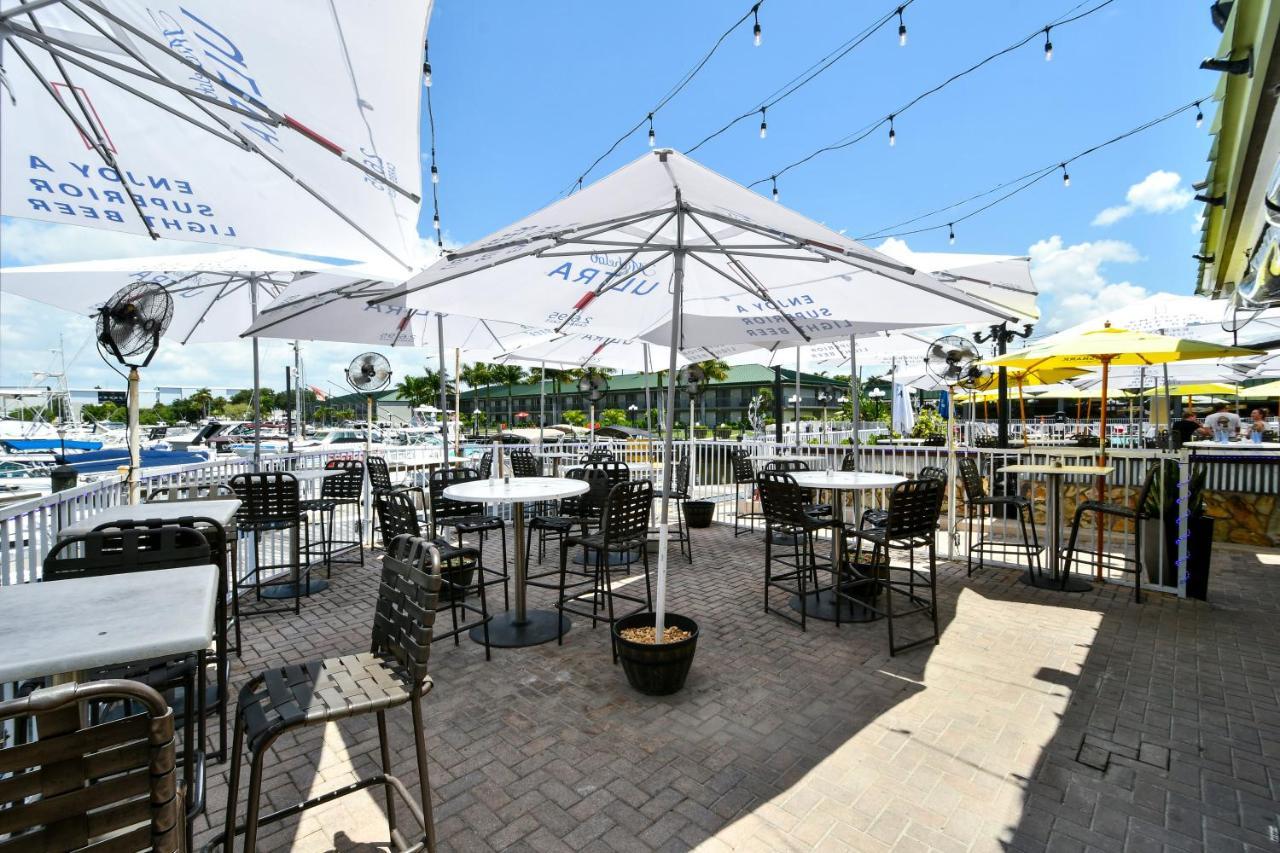 Remodeled, Huge Pool, Tiki Bar & Grill, Quiet Sarasota