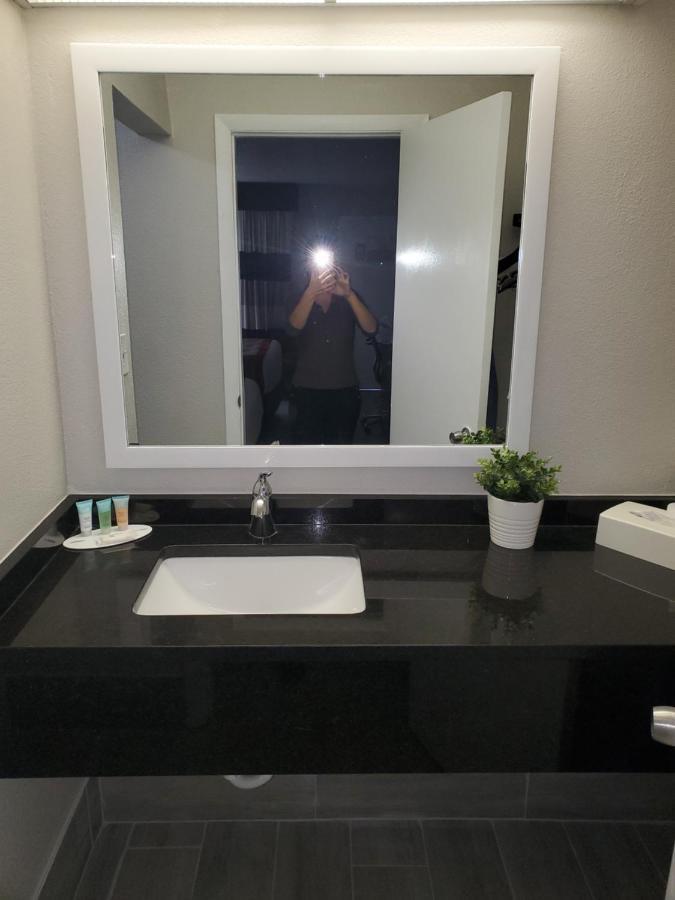 Aparthotel New Listing Cay Close To Beaches, Airport, Stores *