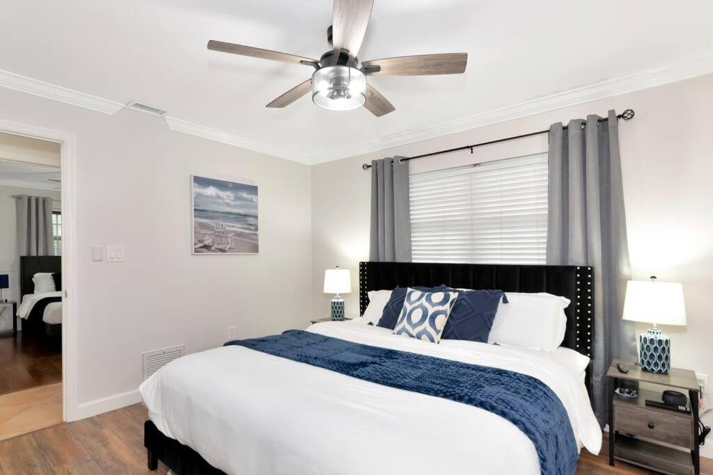 Holiday home Private Backyard Oasis! Hot Tub & Salt Water Pool! Sarasota