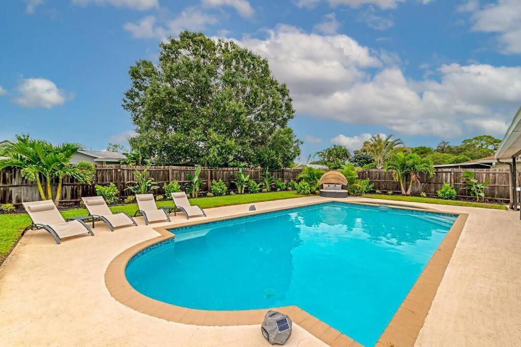 Holiday home Private Backyard Oasis! Hot Tub & Salt Water Pool! Sarasota