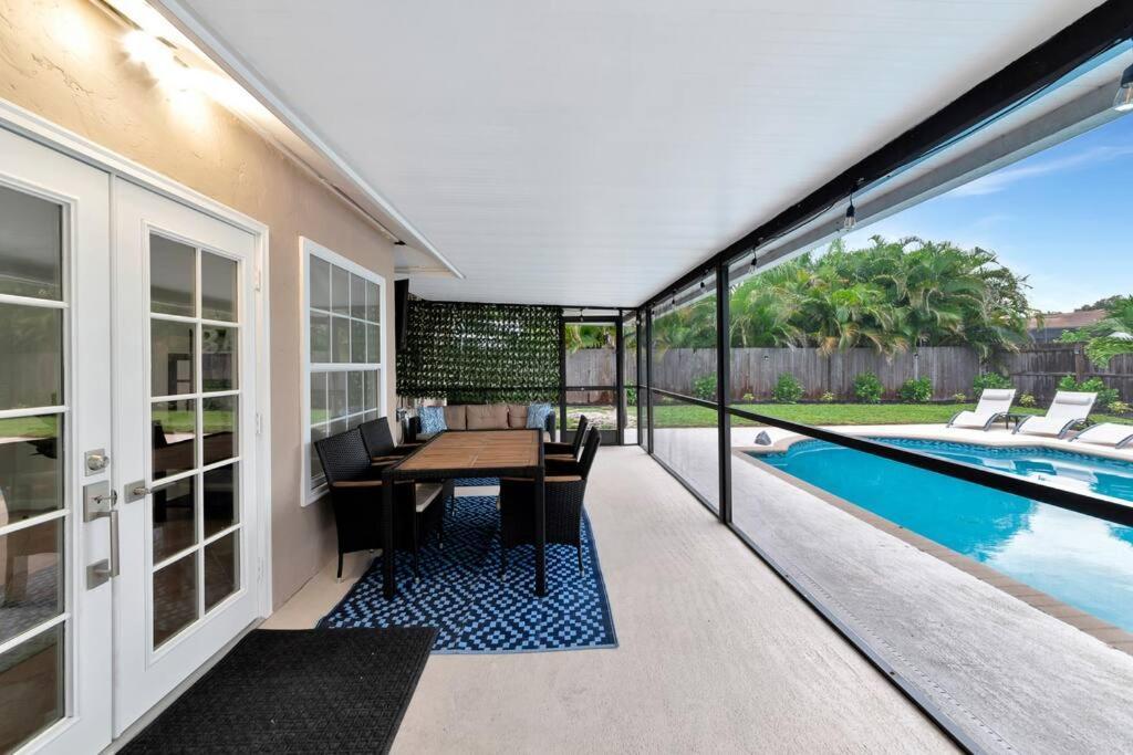 Holiday home Private Backyard Oasis! Hot Tub & Salt Water Pool! Sarasota