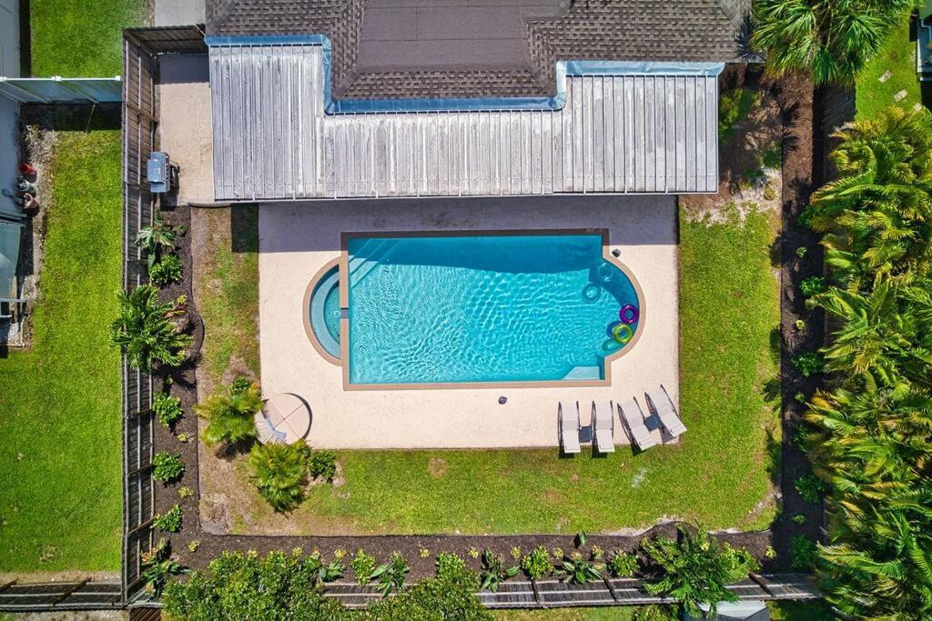 Holiday home Private Backyard Oasis! Hot Tub & Salt Water Pool! Sarasota