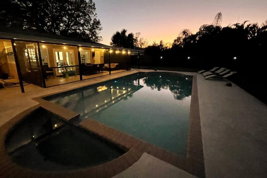 Holiday home Private Backyard Oasis! Hot Tub & Salt Water Pool! *