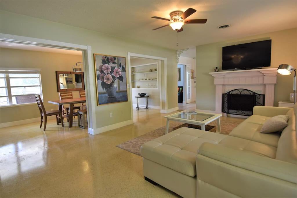 Rowena House 2bd Den 2bth Heated Pool Near Siesta Key Holiday home *