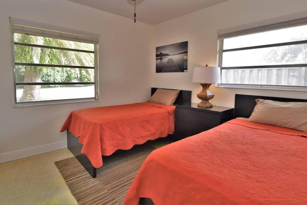 Rowena House 2bd Den 2bth Heated Pool Near Siesta Key *