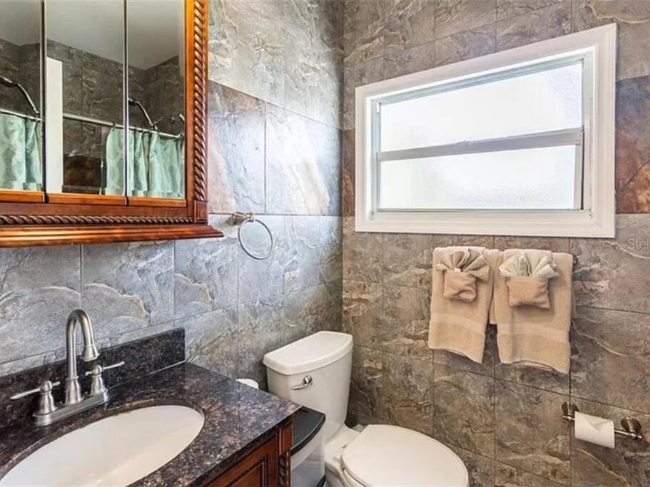 Charming Unit Across From Lido Key * Sarasota