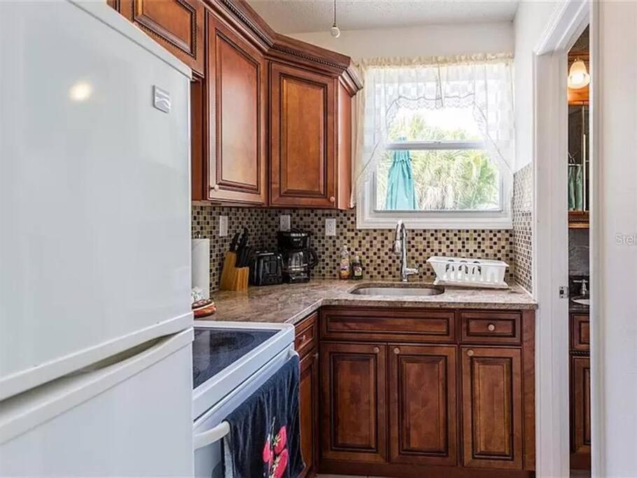 Apartment Charming Unit Across From Lido Key *