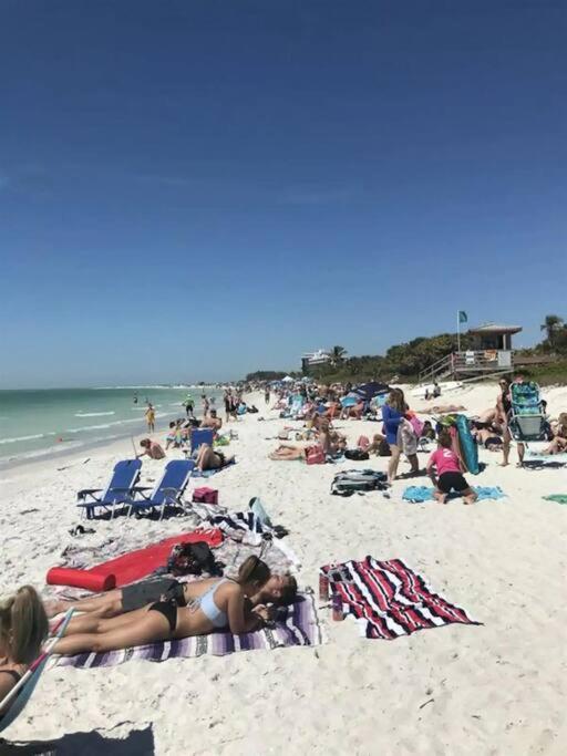 Charming Unit Across From Lido Key Apartment *