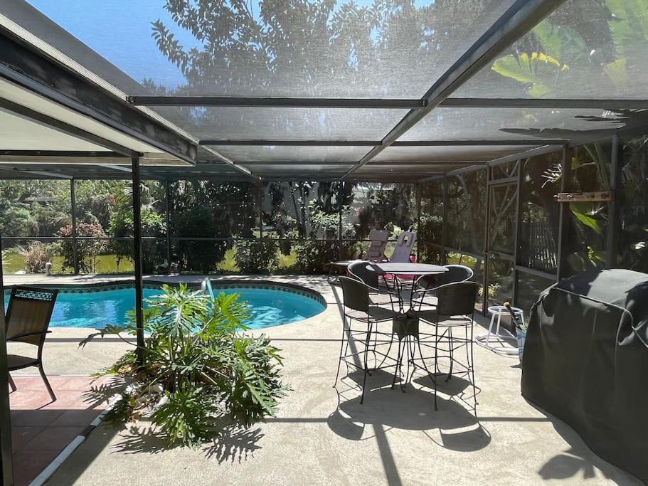Rowena House 2bd Den 2bth Heated Pool Near Siesta Key Holiday home Sarasota