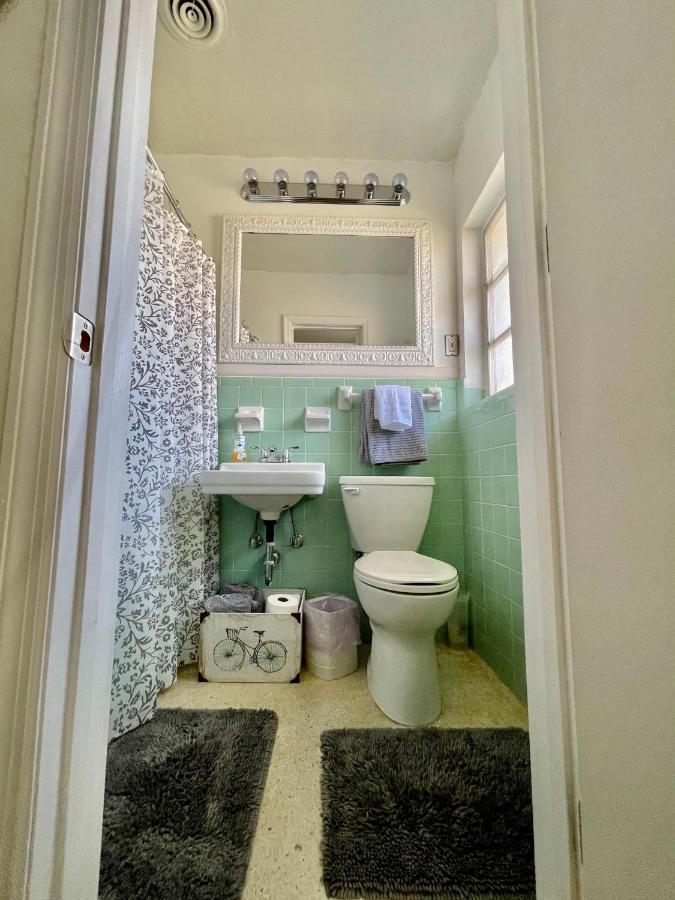 Rowena House 2bd Den 2bth Heated Pool Near Siesta Key Holiday home Sarasota