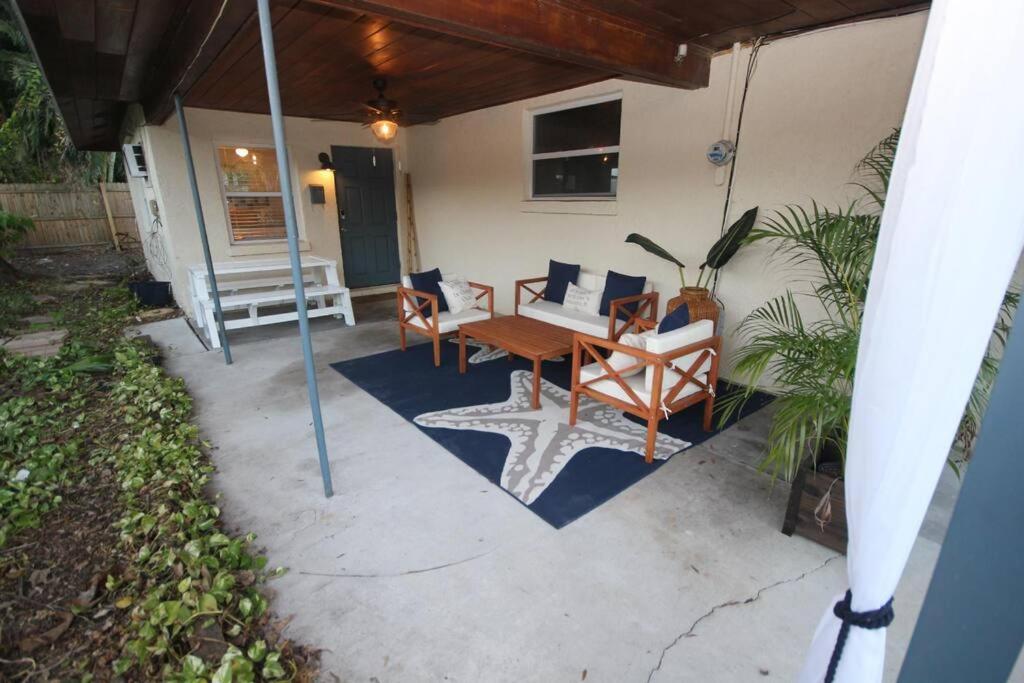 Cute Lil Oasis On Osprey * Sarasota