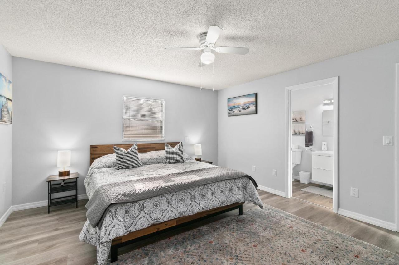 Spacious Modern House. Private Heated Pool And Holiday home Sarasota