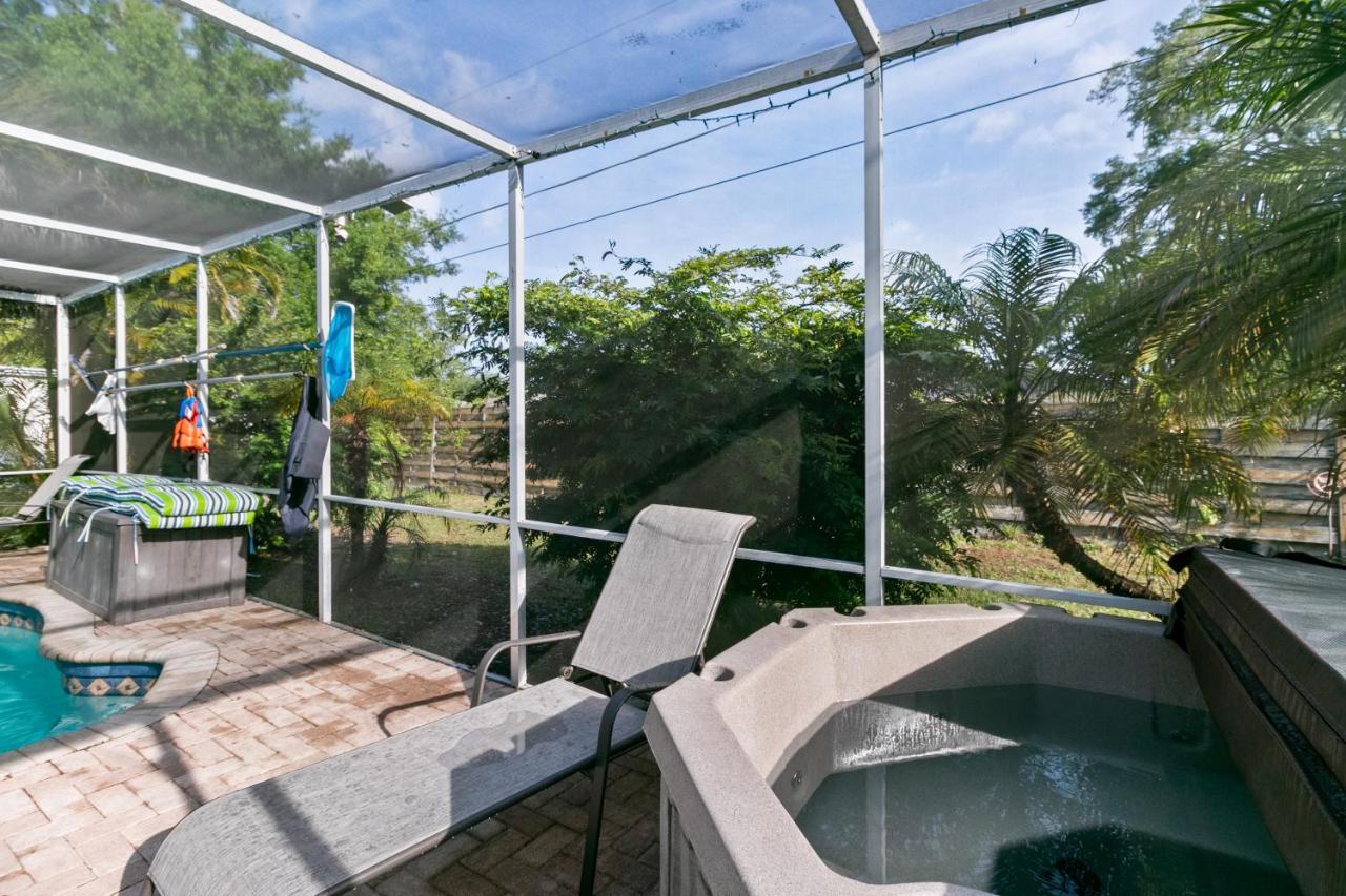 Holiday home Spacious Modern House. Private Heated Pool And *