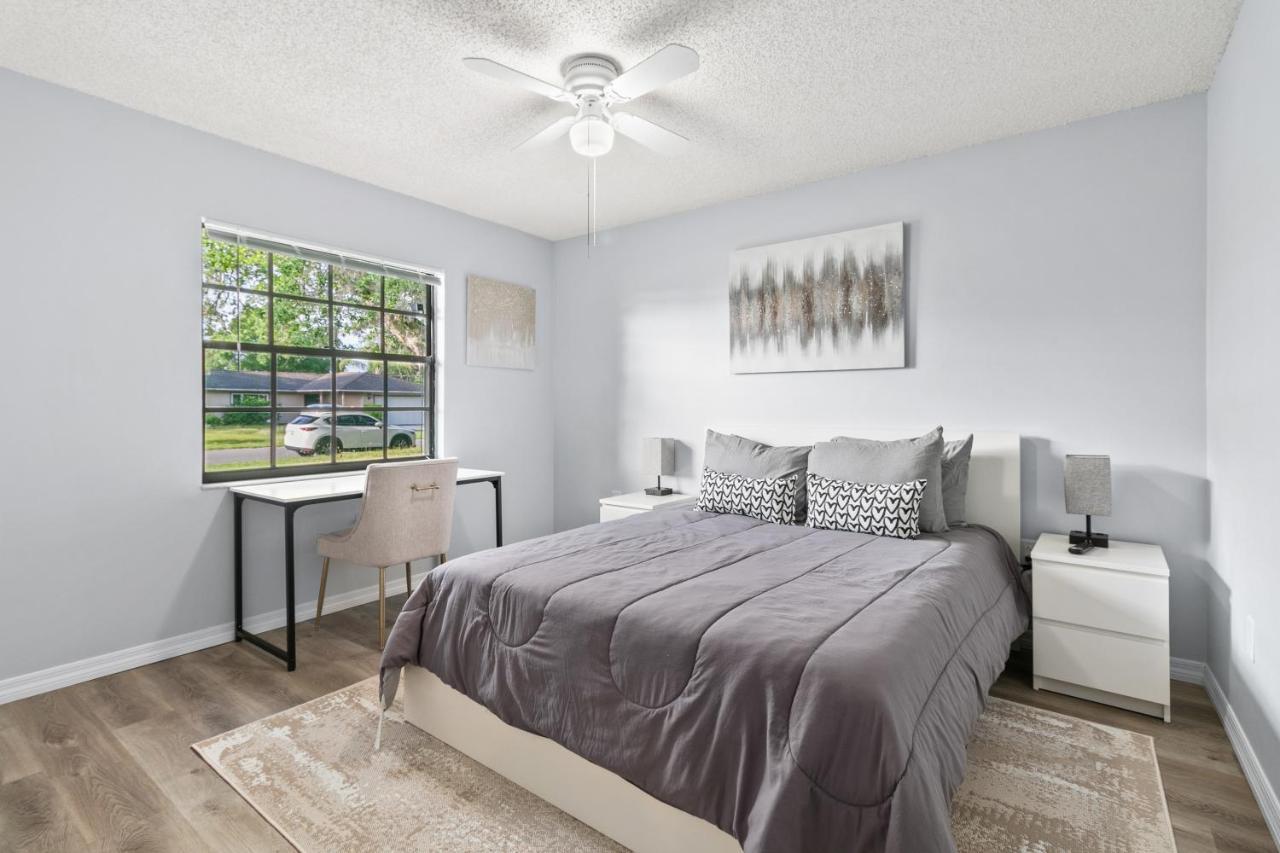 Holiday home Spacious Modern House. Private Heated Pool And Sarasota