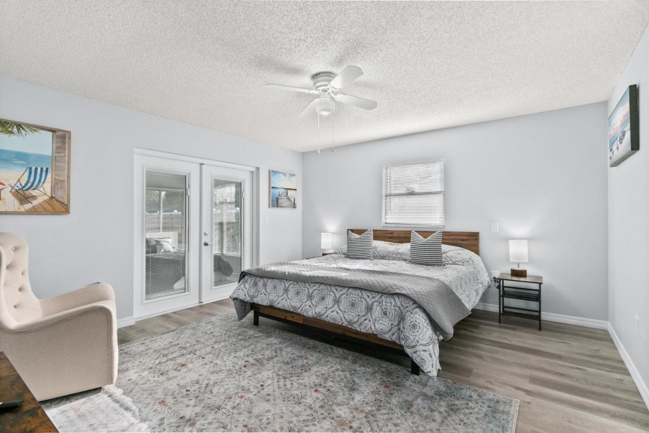 Spacious Modern House. Private Heated Pool And Holiday home Sarasota