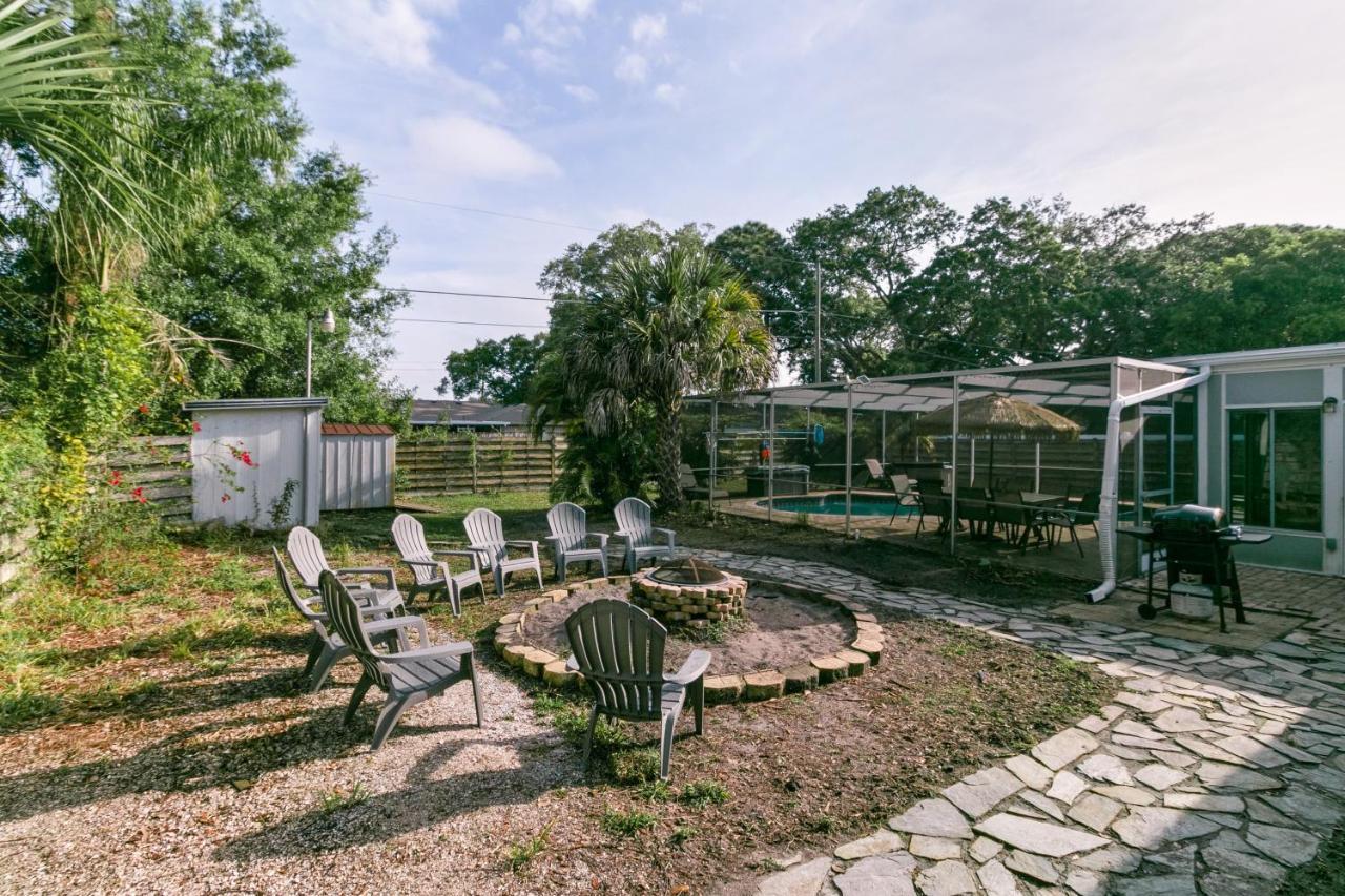 Spacious Modern House. Private Heated Pool And Holiday home *