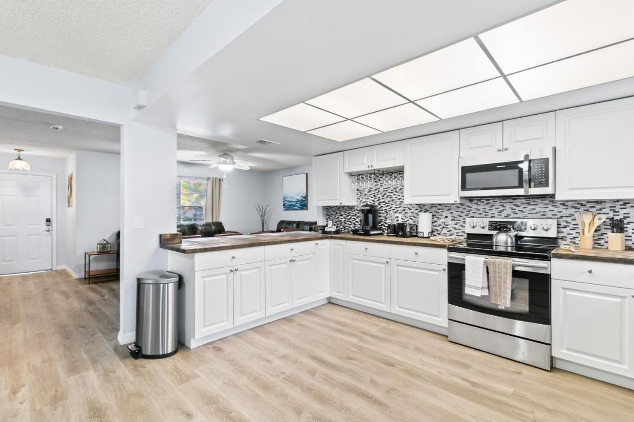 Spacious Modern House. Private Heated Pool And Sarasota