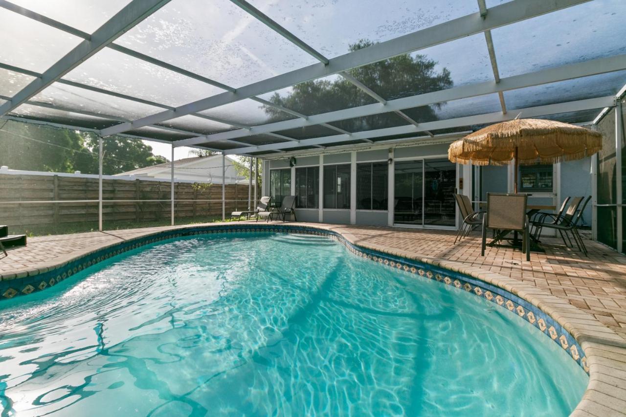 Spacious Modern House. Private Heated Pool And Holiday home Sarasota