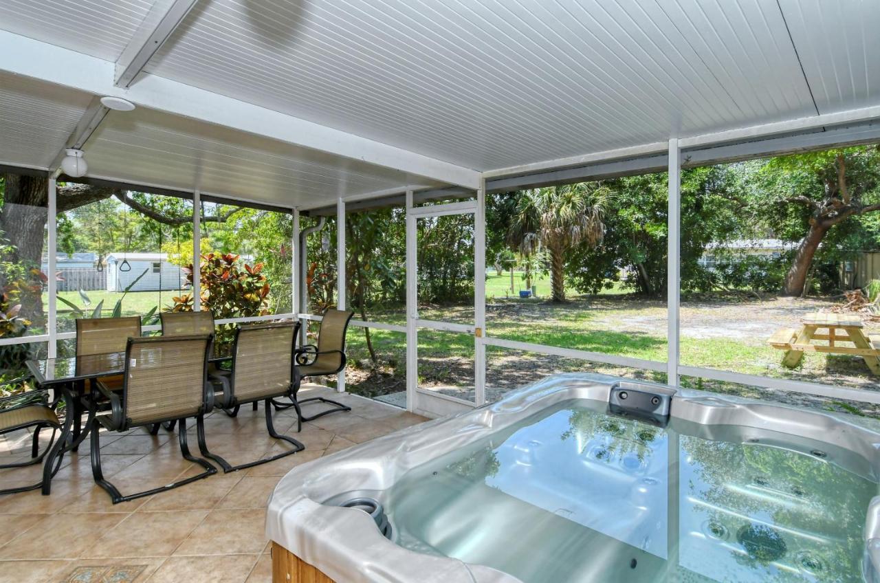 Holiday home Walk To Beach, Restaurants, Shopping/hot Tub!