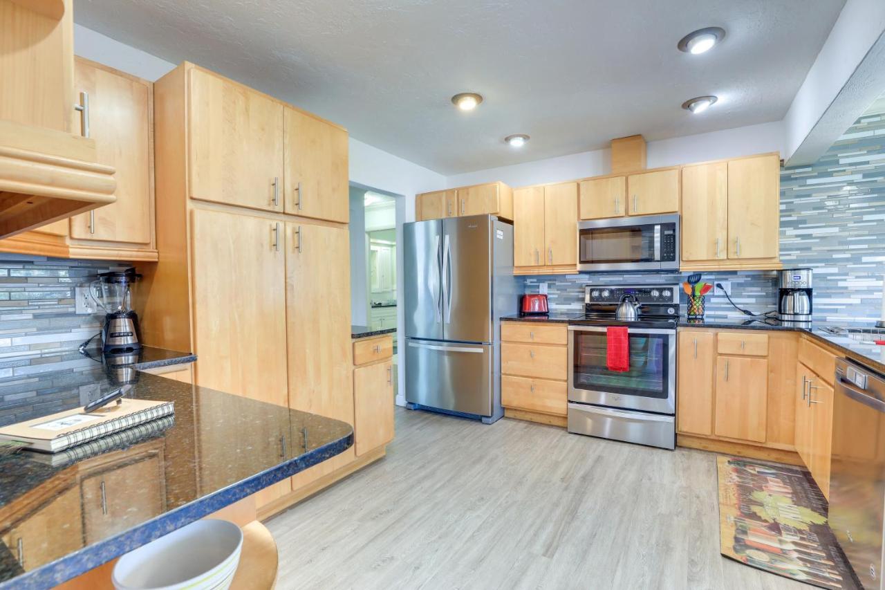 House With Private Pool - 4 Mi To Beach! Holiday home Sarasota